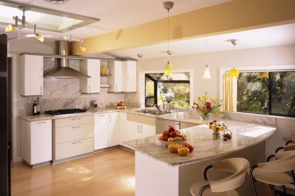 ventajas de reformar tu cocina en verano